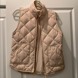 J crew quilted puffer vest zip up in beige